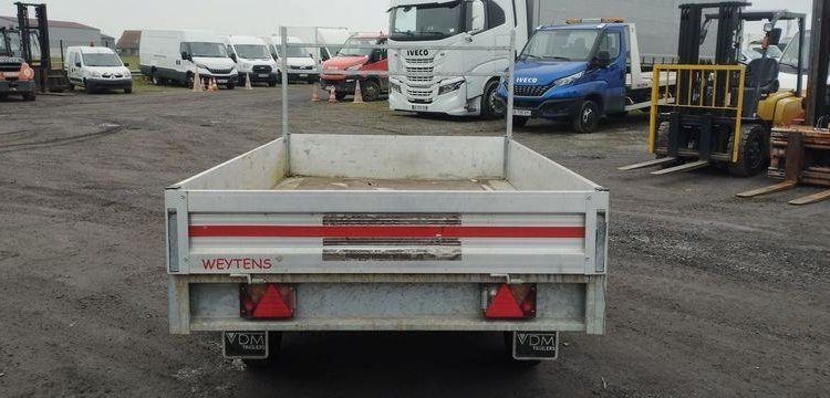 VDM TRAILERS REMORQUE  PLATEAU RIDELLES – PTAC :499 KGS-  2 ESSIEUX – NON IMMATRICULEE  VDM2