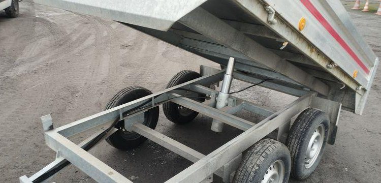 VDM TRAILERS REMORQUE  PLATEAU RIDELLES – PTAC :499 KGS-  2 ESSIEUX – NON IMMATRICULEE  VDM2