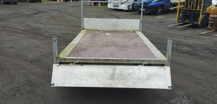 VDM TRAILERS REMORQUE  PLATEAU RIDELLES – PTAC :499 KGS-  2 ESSIEUX – NON IMMATRICULEE  VDM2