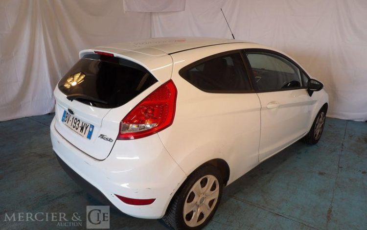 FORD FIESTA 1,4 TDCI 70CH TREND BLANC BV-193-WY