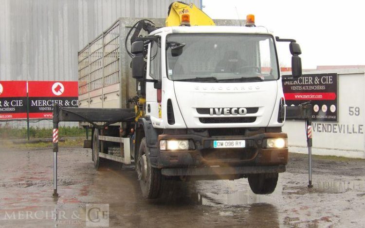 IVECO BENNE GRUE  DM-096-RY