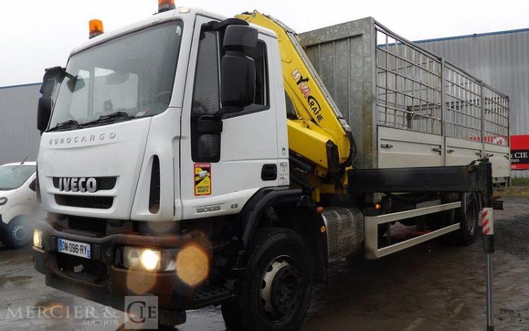 IVECO BENNE GRUE  DM-096-RY