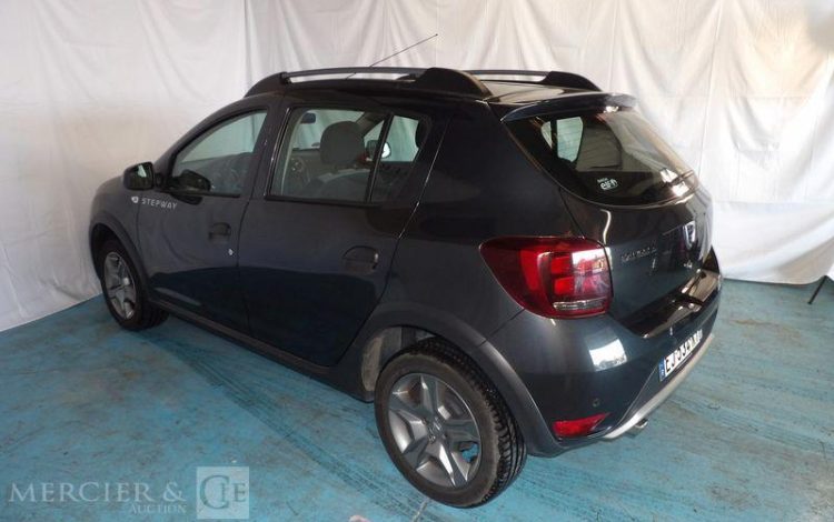 DACIA SANDERO 0,9 TCE 90CH STEPWAY GRIS EJ-534-KY