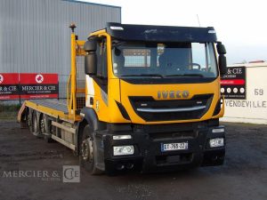 IVECO STRALIS AD260  PLATEAU PORTE ENGINS – PTAC : 32 TONNES – DIESEL – 276515 KMS JAUNE ET-765-ZZ