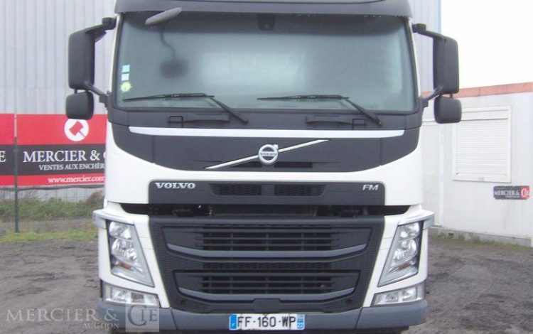 VOLVO TRACTEUR ROUTIER FM 460 4×2 – DIESEL- PTAC : 19 T – 407473 KMS – AN 2019 BLANC FF-160-WP