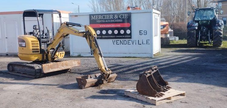 CATERPILLAR MINI PELLE 302.7DCR SUR CHENILLES – 2,67 TONNES – DIESEL – ANNEE 2017  3949