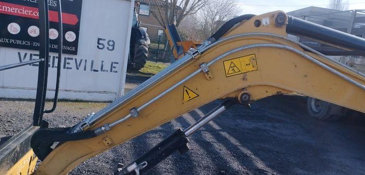 CATERPILLAR MINI PELLE 302.7DCR SUR CHENILLES – 2,67 TONNES – DIESEL – ANNEE 2017  3949