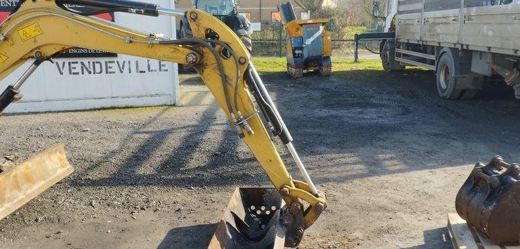 CATERPILLAR MINI PELLE 302.7DCR SUR CHENILLES – 2,67 TONNES – DIESEL – ANNEE 2017  3949