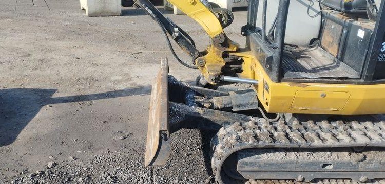 CATERPILLAR MINI PELLE 302.7DCR SUR CHENILLES – 2,67 TONNES – DIESEL – ANNEE 2017  3949